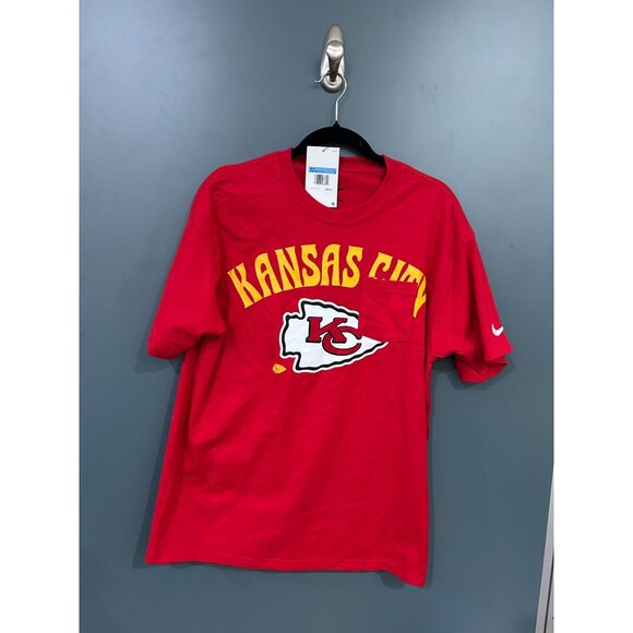 NEW WITH TAGS Kansas City Chiefs Nike Men's M Red Pocket Tee - Picture 1 of 3